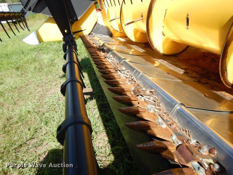 image for item DF5209 2011 New Holland 740CF30 flex head