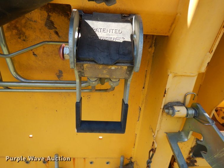 image for item DF5209 2011 New Holland 740CF30 flex head