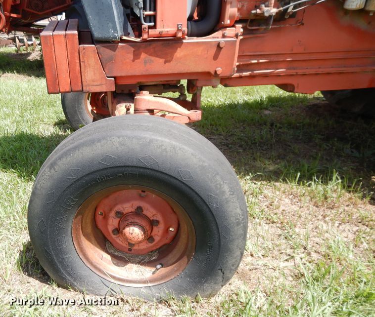 image for item DF5212 1971 Case 1070  tractor