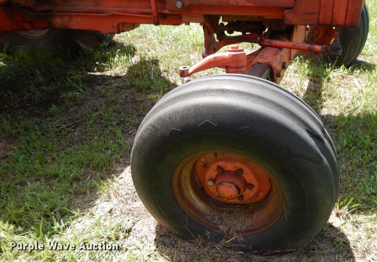 image for item DF5212 1971 Case 1070  tractor