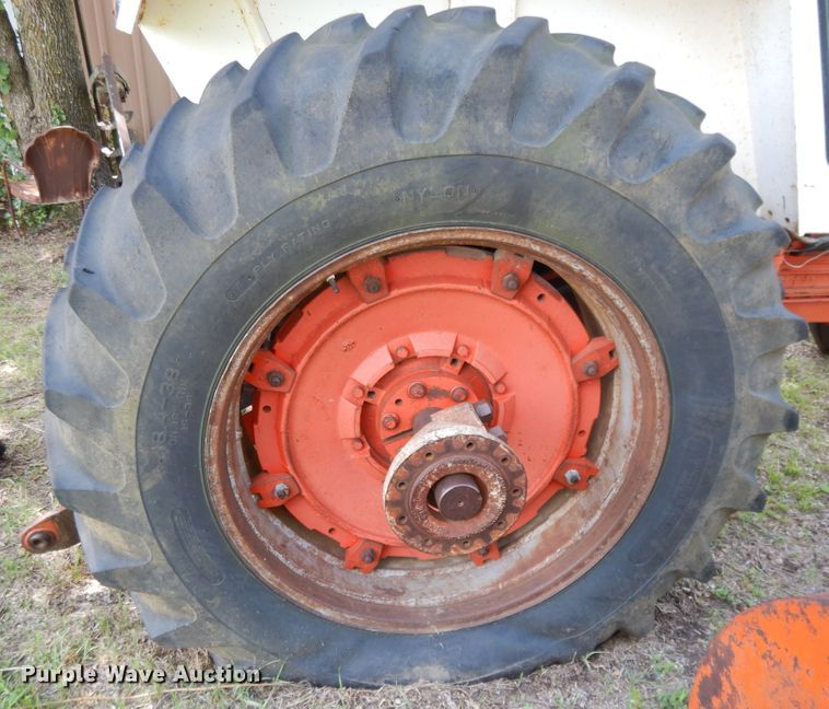 image for item DF5214 1976 Case 1070  tractor