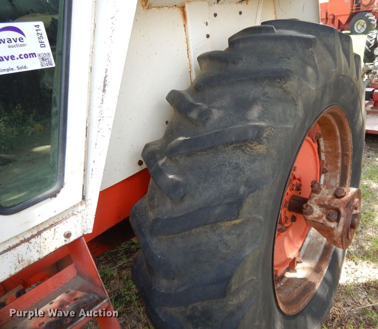 image for item DF5214 1976 Case 1070  tractor