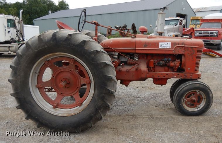 image for item DF5239 1951 Farmall H  tractor