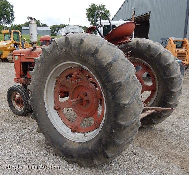 image for item DF5239 1951 Farmall H  tractor