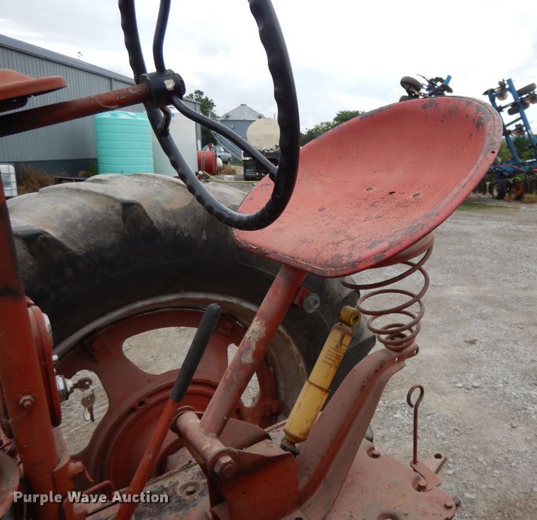 image for item DF5239 1951 Farmall H  tractor