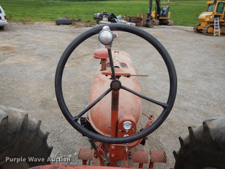 image for item DF5239 1951 Farmall H  tractor