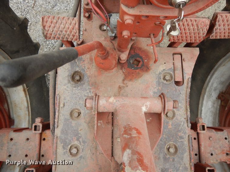 image for item DF5239 1951 Farmall H  tractor