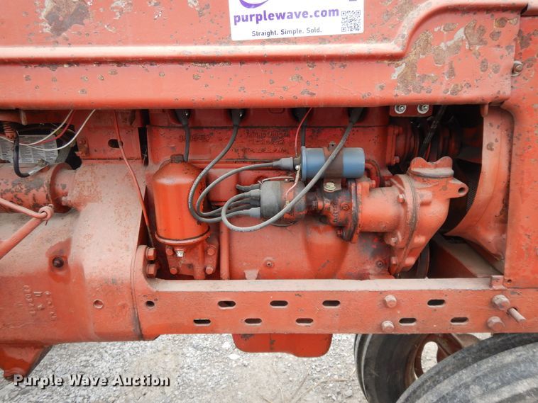 image for item DF5239 1951 Farmall H  tractor