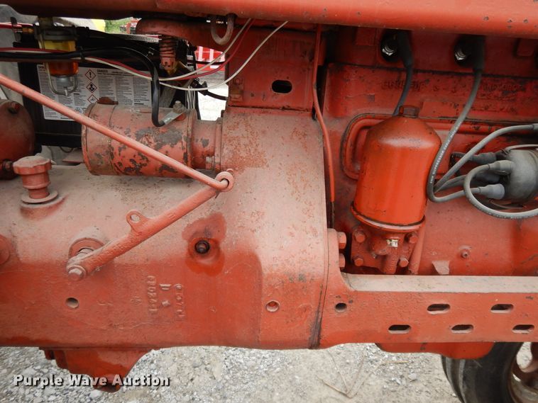 image for item DF5239 1951 Farmall H  tractor