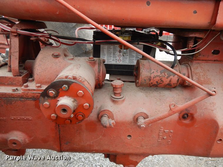 image for item DF5239 1951 Farmall H  tractor