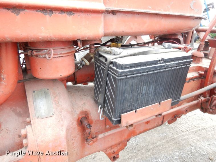 image for item DF5239 1951 Farmall H  tractor