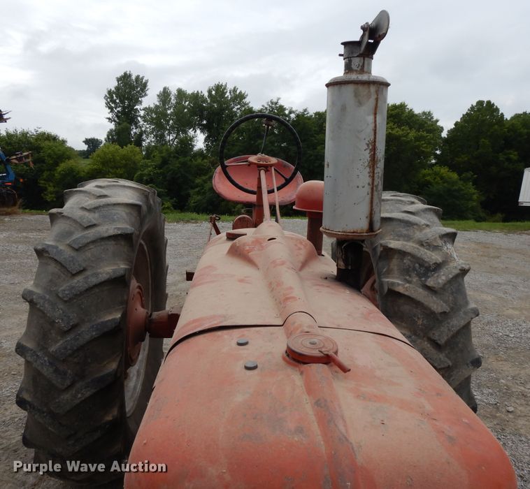 image for item DF5239 1951 Farmall H  tractor