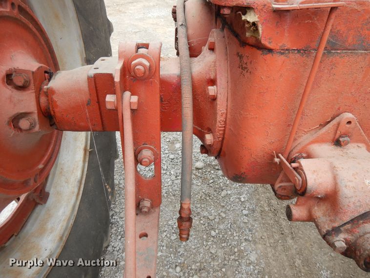 image for item DF5239 1951 Farmall H  tractor