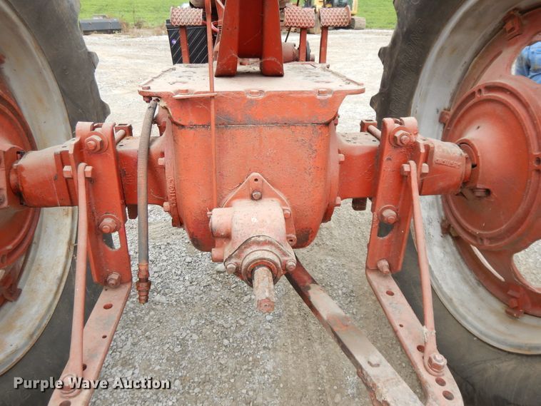 image for item DF5239 1951 Farmall H  tractor