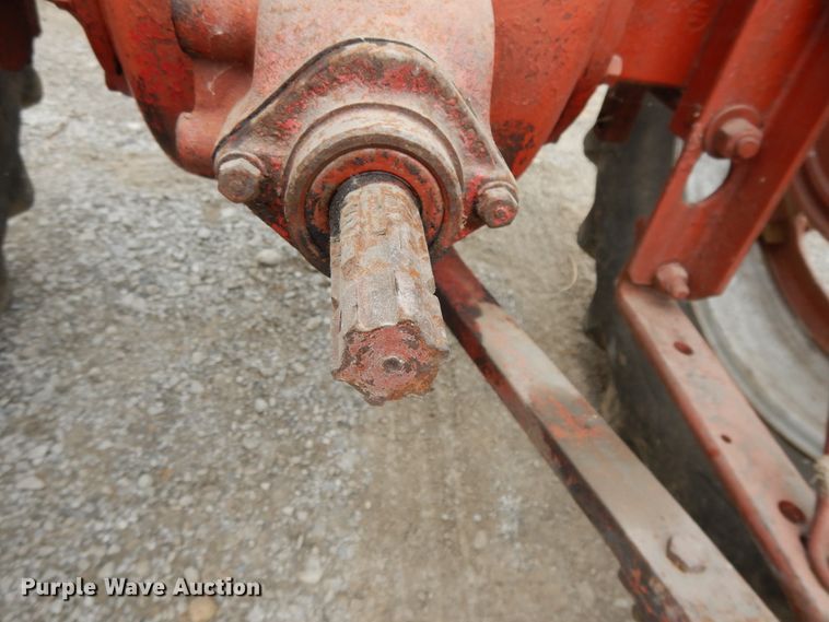 image for item DF5239 1951 Farmall H  tractor