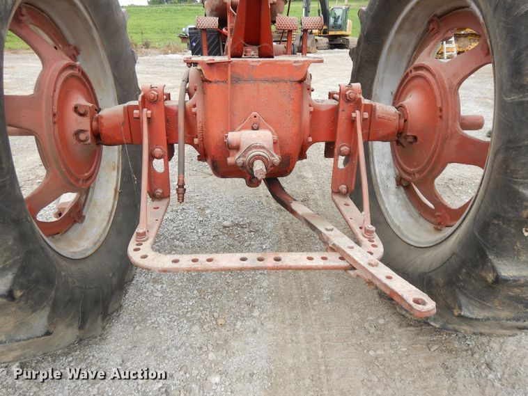 image for item DF5239 1951 Farmall H  tractor