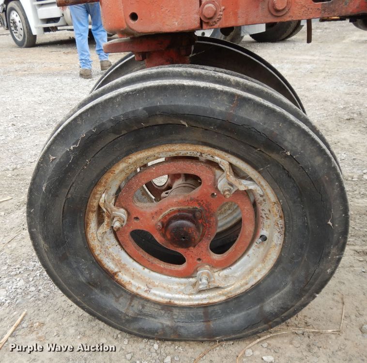 image for item DF5239 1951 Farmall H  tractor