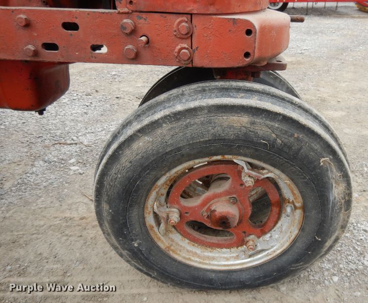 image for item DF5239 1951 Farmall H  tractor