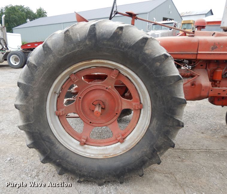 image for item DF5239 1951 Farmall H  tractor
