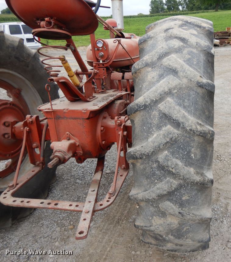 image for item DF5239 1951 Farmall H  tractor