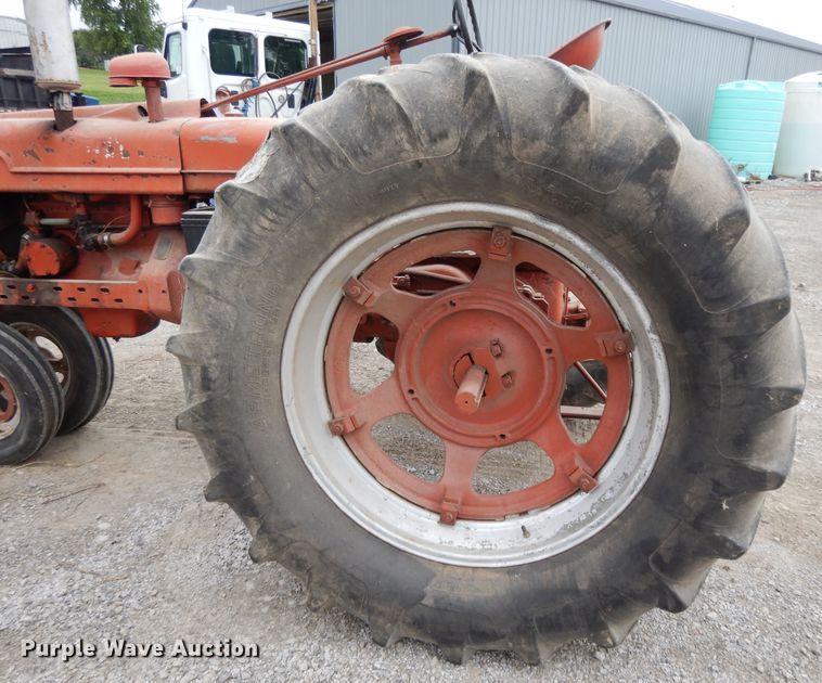 image for item DF5239 1951 Farmall H  tractor