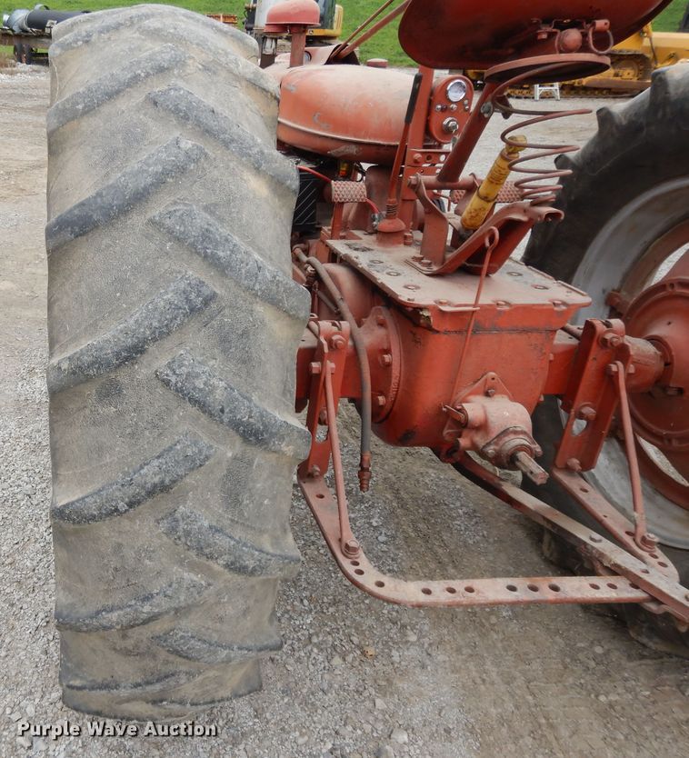 image for item DF5239 1951 Farmall H  tractor