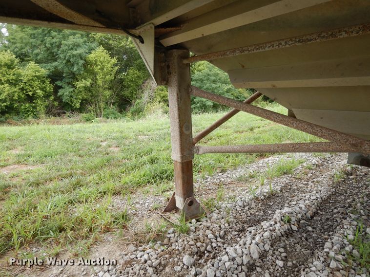 image for item DF5240 1996 Jet double hopper bottom grain trailer