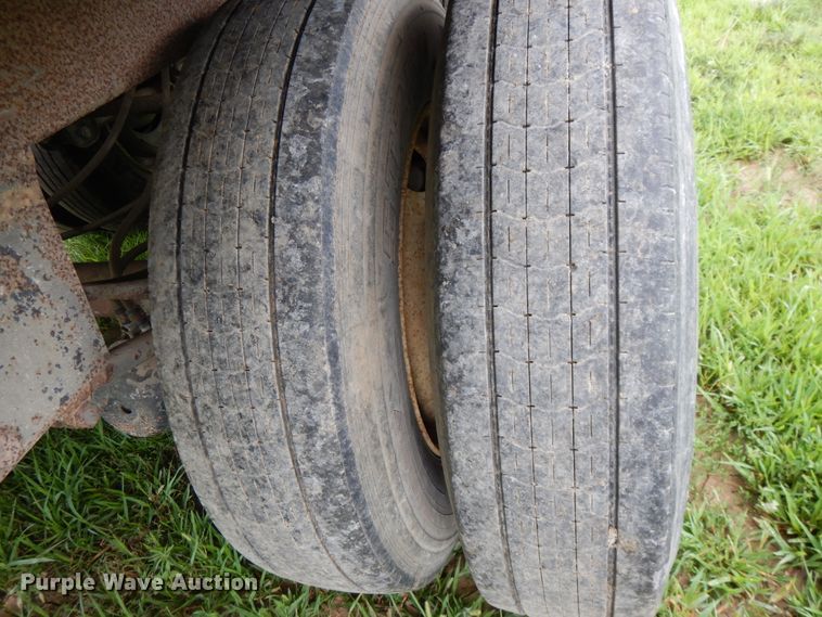 image for item DF5240 1996 Jet double hopper bottom grain trailer