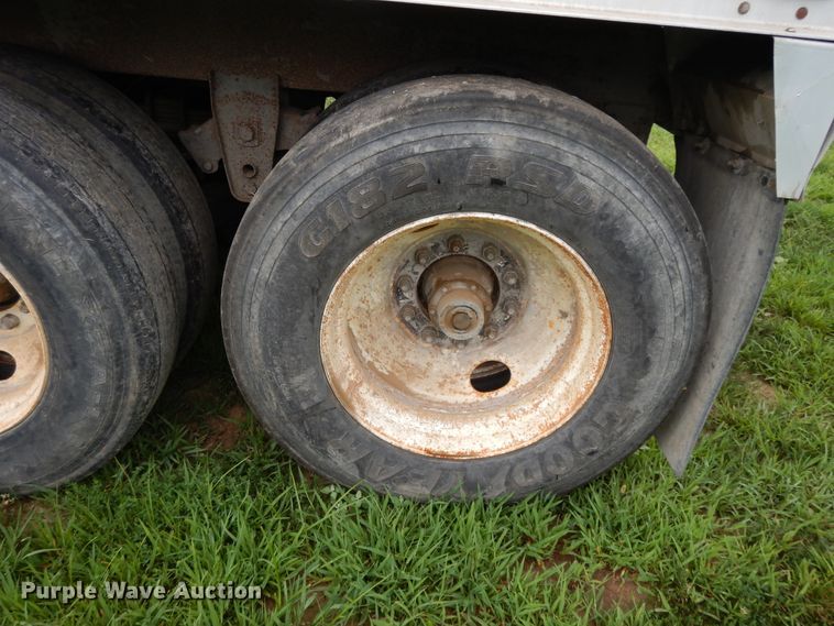 image for item DF5240 1996 Jet double hopper bottom grain trailer