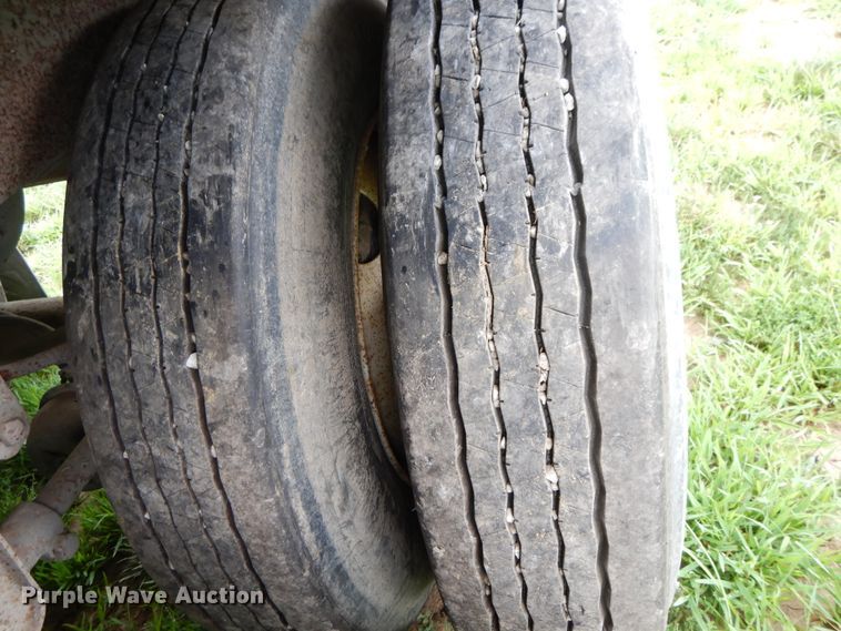 image for item DF5240 1996 Jet double hopper bottom grain trailer