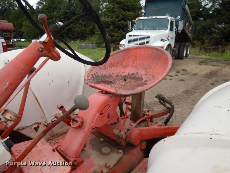 image for item DF5246 1955 Case 401  tractor