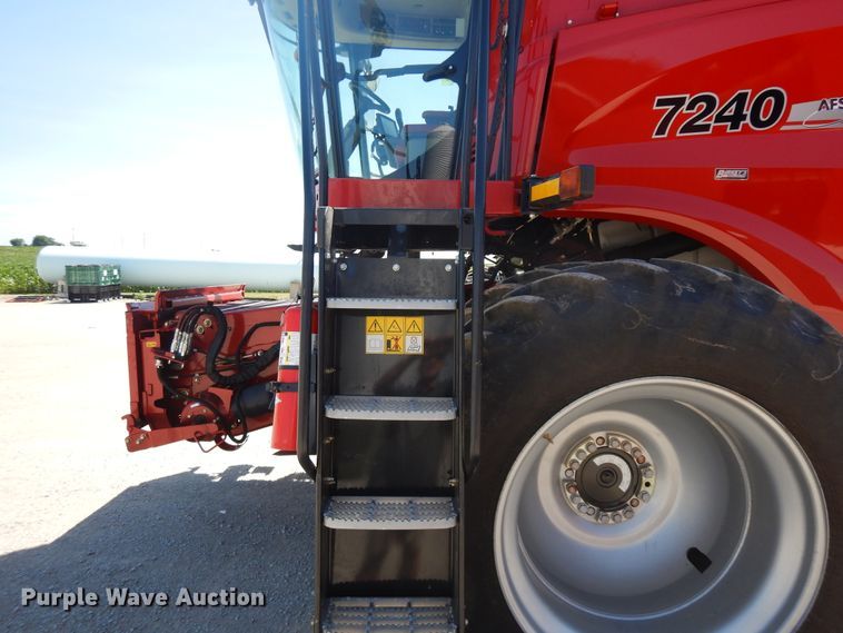 image for item DF5388 2016 Case IH 7240 AFS combine