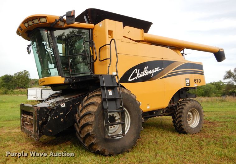 image for item DH4482 2004 Challenger 670 RWA combine