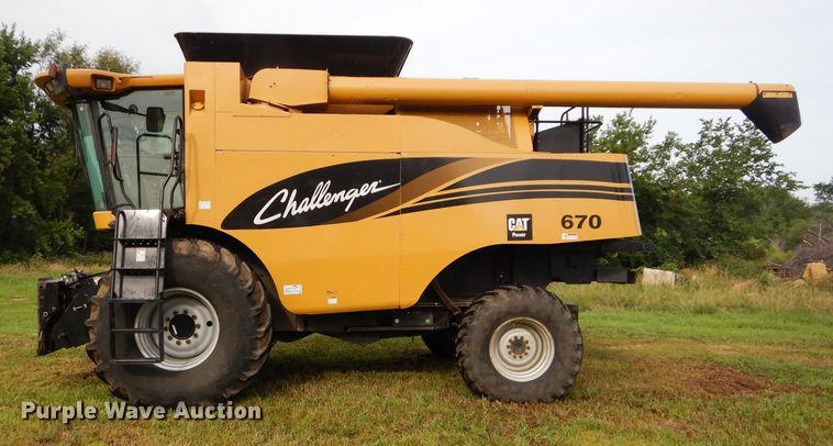 image for item DH4482 2004 Challenger 670 RWA combine