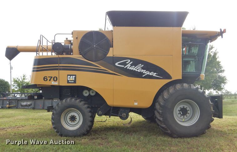 image for item DH4482 2004 Challenger 670 RWA combine