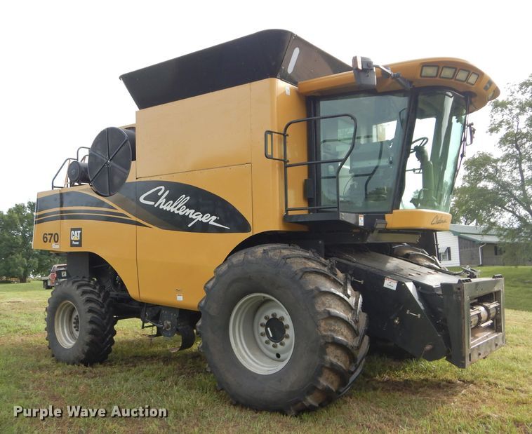 image for item DH4482 2004 Challenger 670 RWA combine