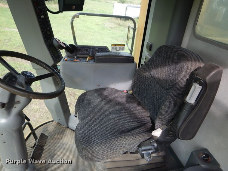 image for item DH4482 2004 Challenger 670 RWA combine