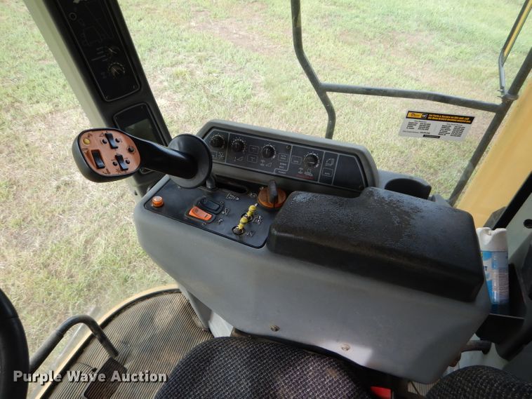 image for item DH4482 2004 Challenger 670 RWA combine