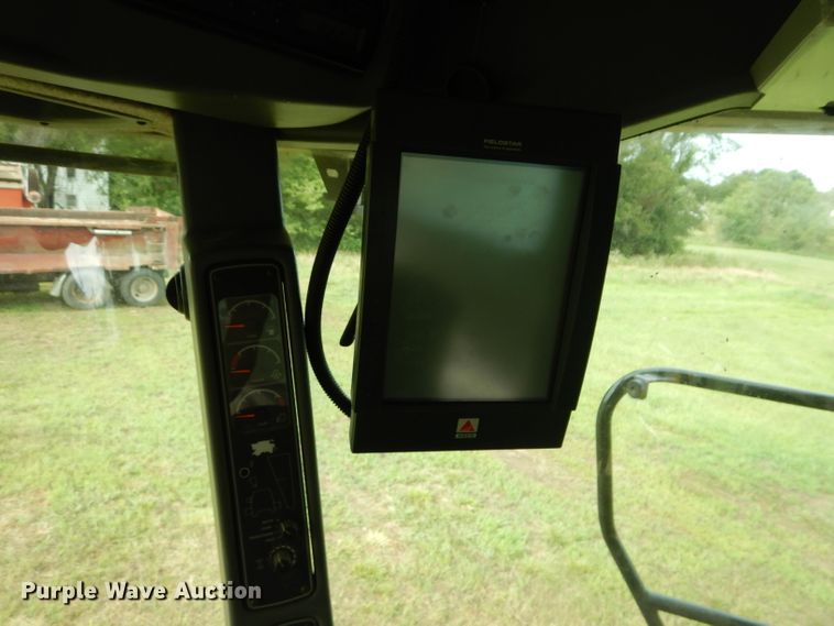 image for item DH4482 2004 Challenger 670 RWA combine