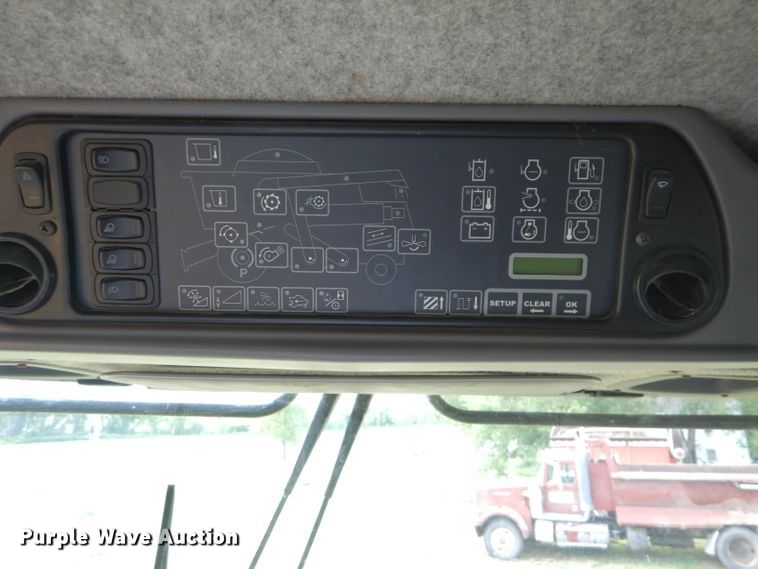 image for item DH4482 2004 Challenger 670 RWA combine