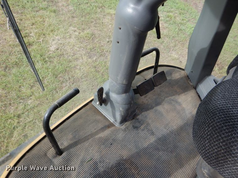 image for item DH4482 2004 Challenger 670 RWA combine