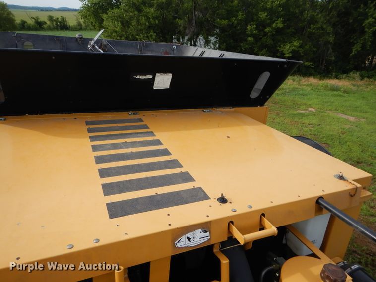 image for item DH4482 2004 Challenger 670 RWA combine