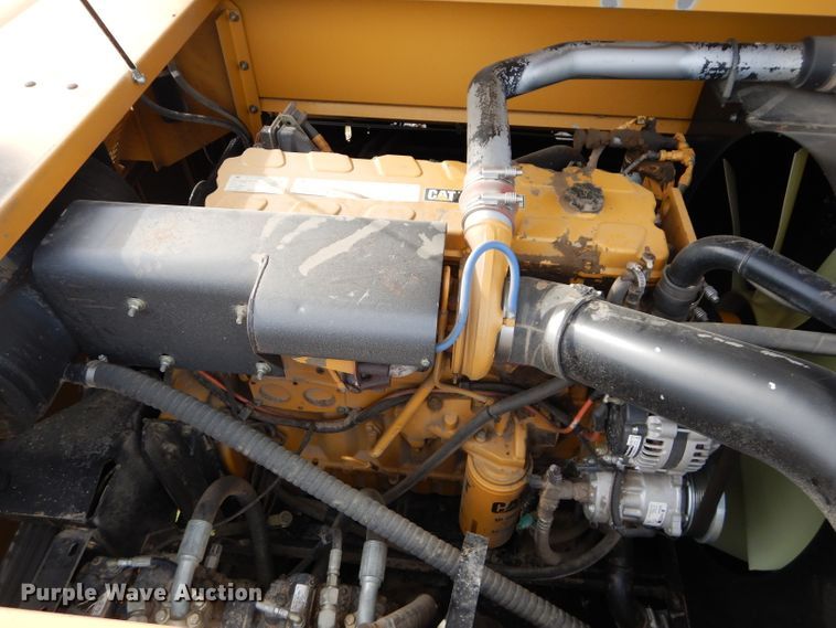 image for item DH4482 2004 Challenger 670 RWA combine