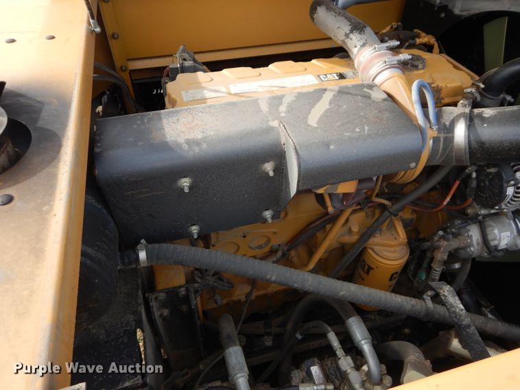 image for item DH4482 2004 Challenger 670 RWA combine