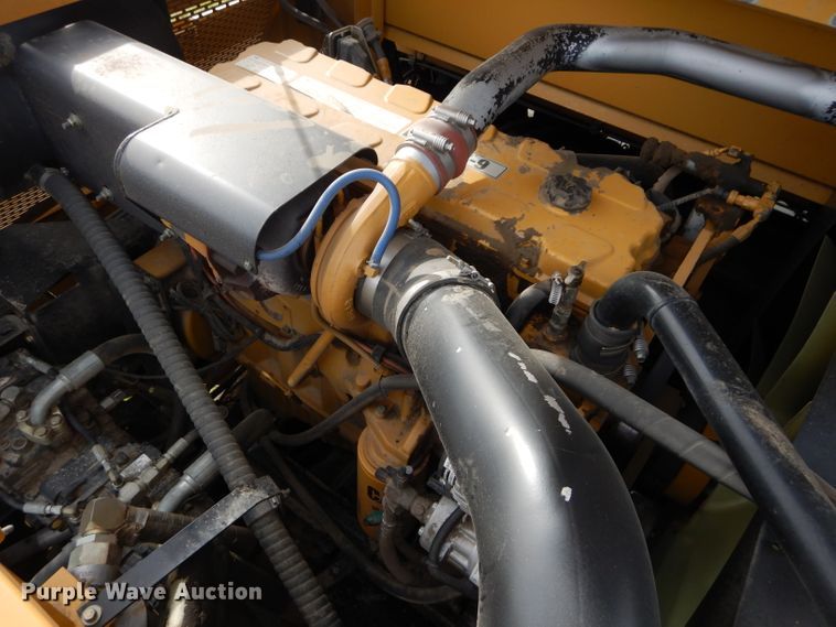 image for item DH4482 2004 Challenger 670 RWA combine