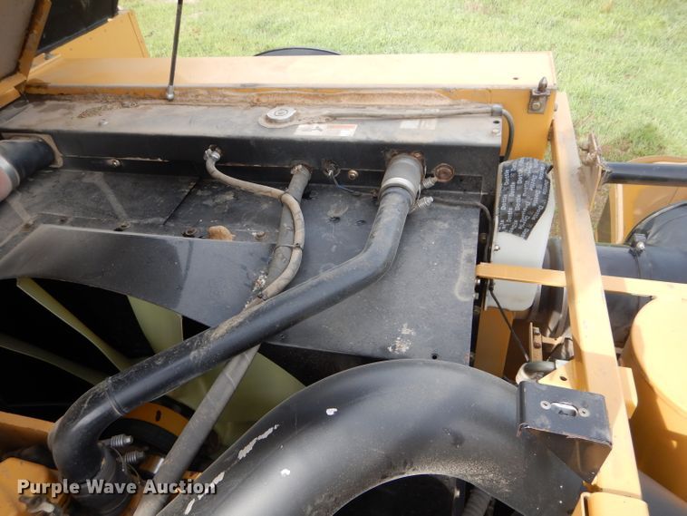 image for item DH4482 2004 Challenger 670 RWA combine