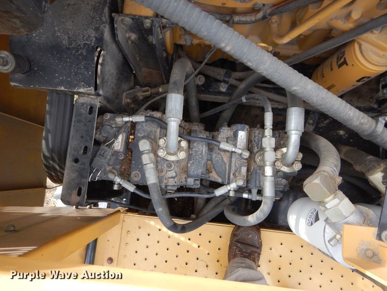 image for item DH4482 2004 Challenger 670 RWA combine