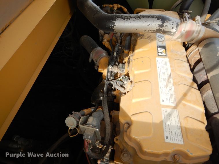 image for item DH4482 2004 Challenger 670 RWA combine