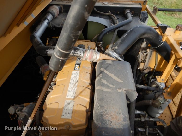 image for item DH4482 2004 Challenger 670 RWA combine