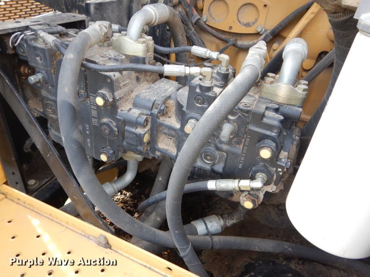 image for item DH4482 2004 Challenger 670 RWA combine